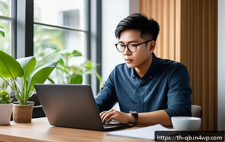 정보 다이어트법으로 인생 경로 수정하기 - A focused young Thai professional sitting at a modern desk in a cozy home office, using the Pomodoro...